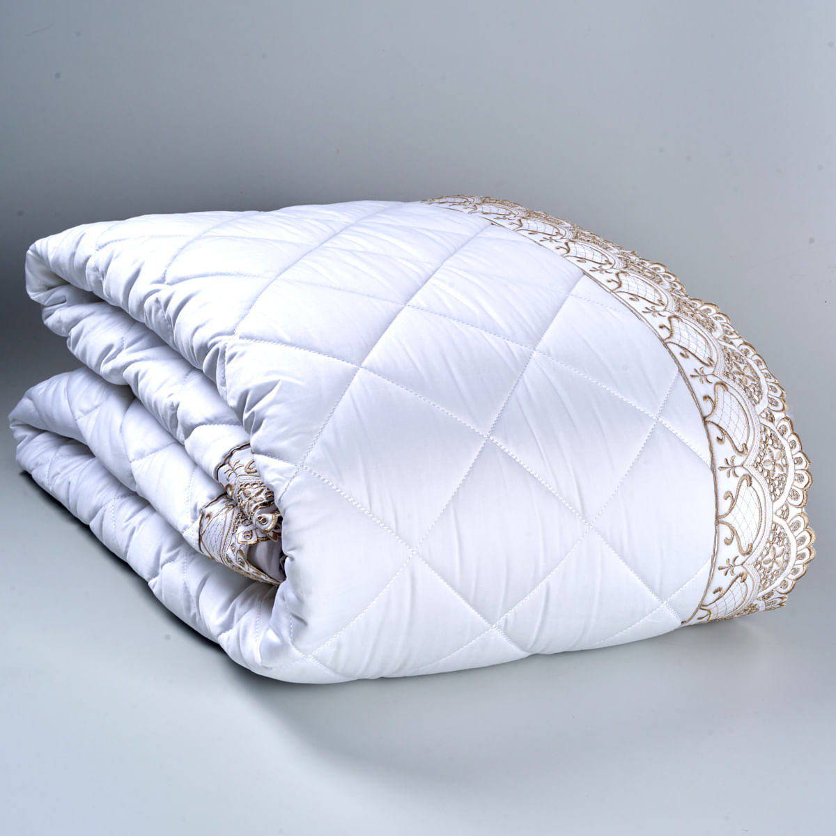 10 01 0514 Edredom Colcha Brigite Aplicacao Branco Caqui 002.jpg